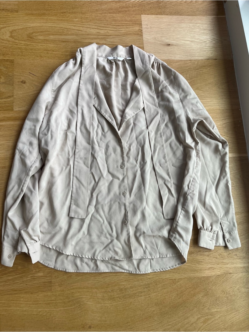 Uniqlo Beige Long-Sleeve Button-Down Shirt with Neck Tie size XS